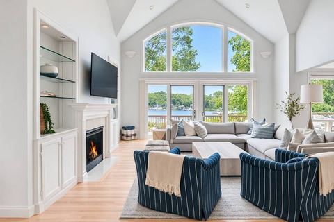 NEW-Stunning Waterviews-Spacious-Family Friendly. — Falmouth, MA