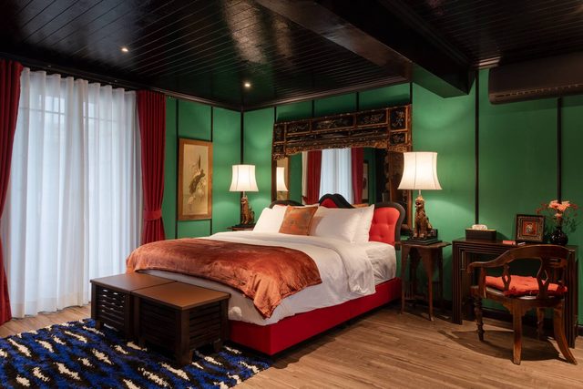 Co-Property - Sukhumvit 32 House Nui Rain Shower Suite | 2 Balconies, King Bed