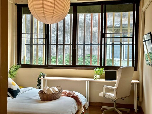 Inner Circle Work Desk Room | Office Chair, Free Daily Laundry, Games
