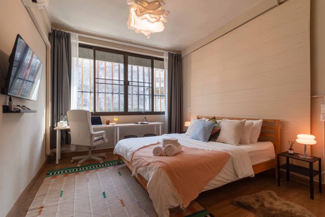 Inner Circle Office Room | King Bed, 1Gbps Wi-Fi, Free Daily Laundry