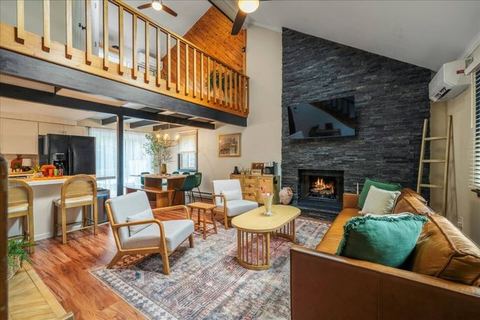 237 Ash Dr — Long Pond, PA