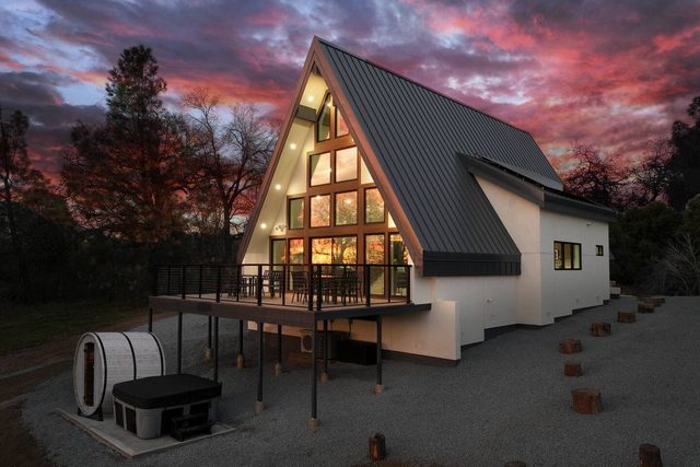 New Construction - A-frame - Hot Tub - HIGH END — Oakhurst, CA