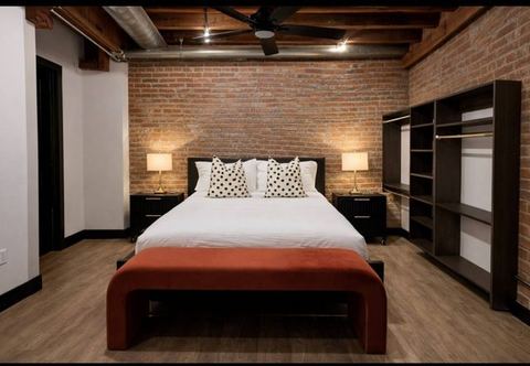 Brick & Bed - Riverfront Studio - Walk to Arch