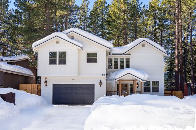 Luxurious Tahoe Escape: HotTub, Arcade, Fireplace+