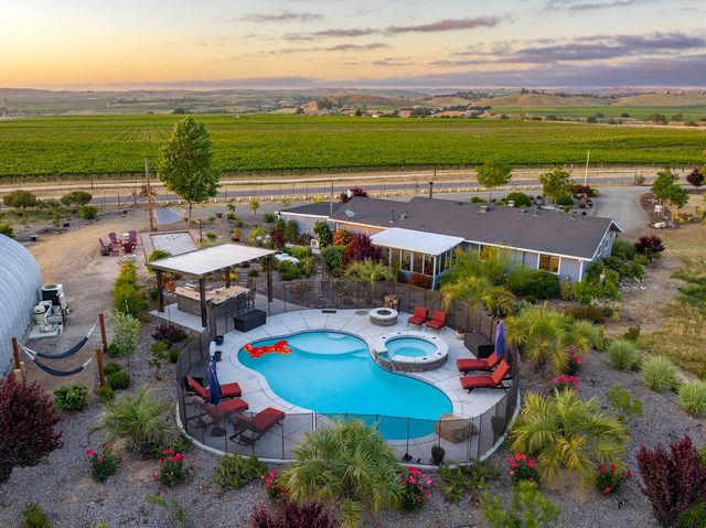 Vineyard Oasis: Pool & Views! — Paso Robles, CA