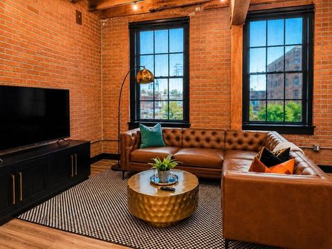 Brick & Bed - Luxury Riverfront Loft - King Bed