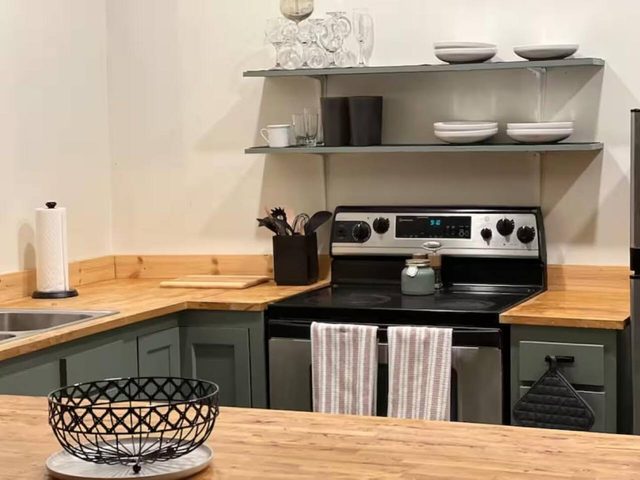Stylish 1BR Suite Close to Downtown Knoxville