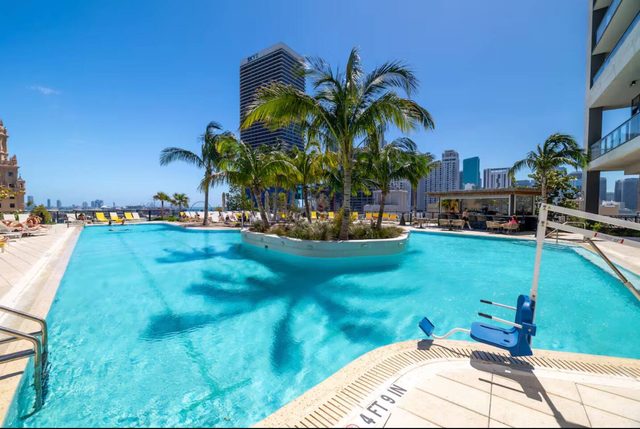 Downtown Miami | 46th Floor Views + King Bed