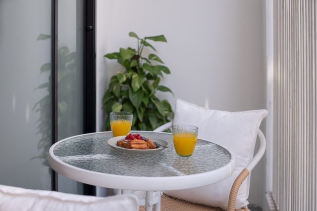 Co-Property - Sabai Residence 38 Cook's King Room | Own Balcony, Shared Kitchen