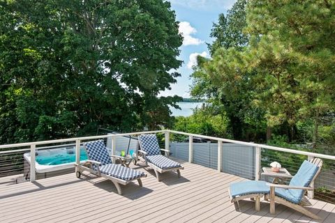 *Waterfront* Hot tub, Sauna, Ping Pong & Deck! — Eastham, MA