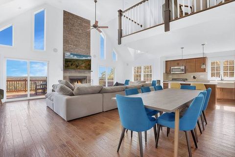 Kingston Ridge Chalet - Pool, Firepit — Kingston, NY