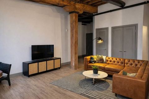 Brick and Bed - City Views on the Riverfront