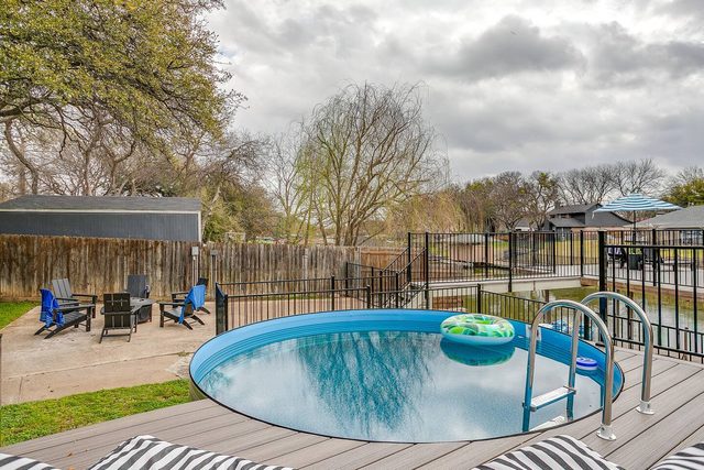Lakefront House for 20 | Dock, Pool, Game Room — Granbury, TX