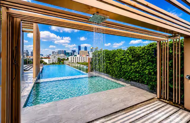 Co-Property - Phetchaburi Rooftop Massage Chair Suite | Infinity Pool, Free MRT Shuttle