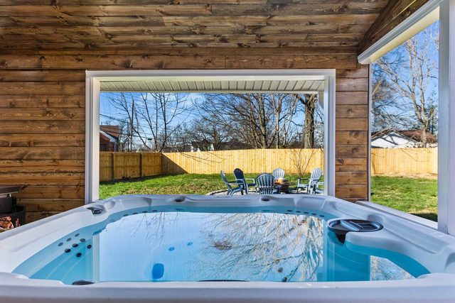 The Luxe/Hot Tub/2 King Beds/Game Room/Firepit
