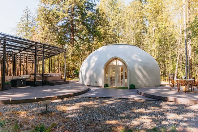 The Skyview Dome with hot tub and sauna. — Deming, WA