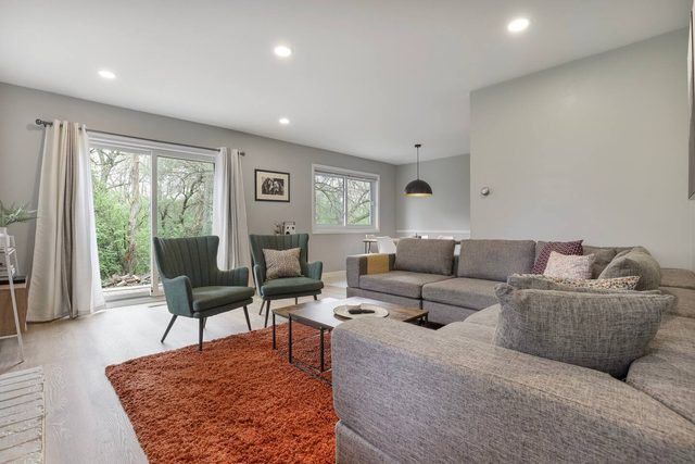 Naperville Escape: 3BR -1.5 BT