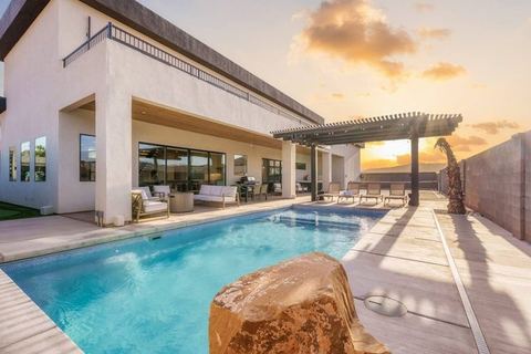 Sleeps 20+ | Private Pool + Pickleball | Minutes to Zion & Golf