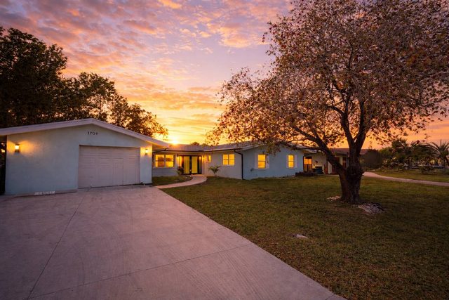 3BR Pet-Friendly Home | 10 Min to Downtown