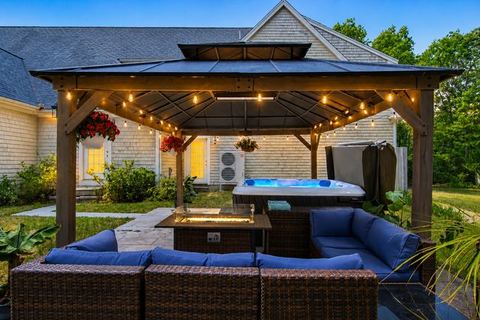 Hot Tub, Ping Pong, Foosball, Swing Set!