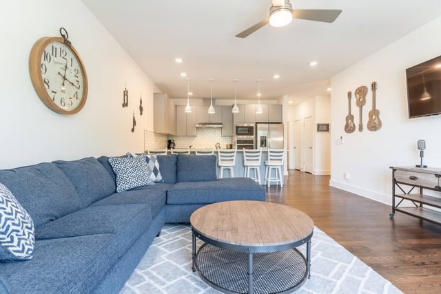 Park-View Townhome, 6 Beds, 6 Min to BNA Airport