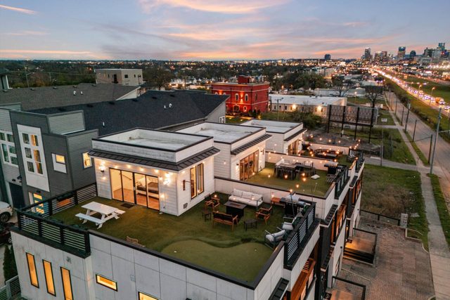 2 Homes, 6BR/5BA! Double Rooftop Near Broadway!
