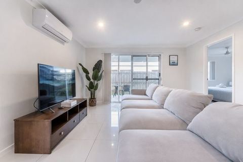 Bright Family Retreat Near Theme Parks