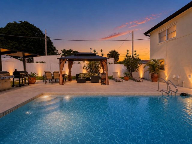 Miami Pool Home with BBQ & Gazebo Sleeps 8