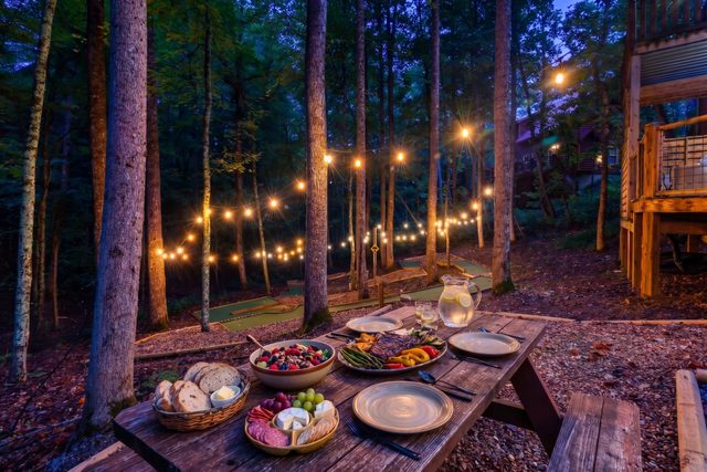 Private Mini Golf & Hot Tub | Forest Log Cabin — Sevierville, TN