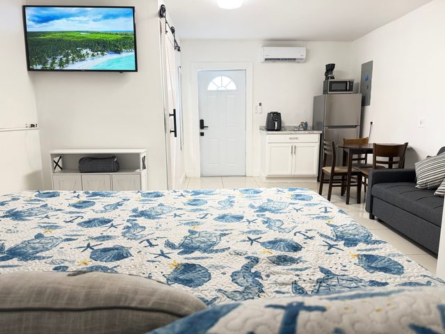 Private Miramar Studio | King Bed • Near Hard Rock