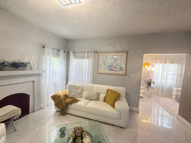 West Palm Beach 2BR | Garden + Outdoor Kitchen