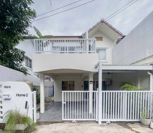 4 Bedroom Minimal Thai Home near Nimman/Maya Mall