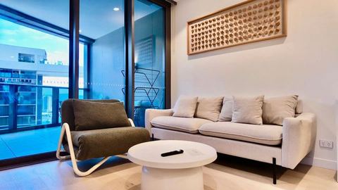 The Glasshouse in the Sky | City View Escape — Brisbane City, Queensland