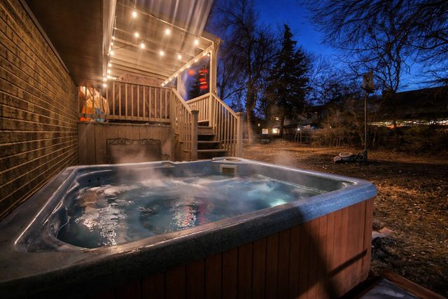 Spacious Family Getaway • Hot Tub • Parks & Trails