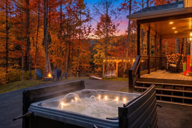 Hot Tub & Fire Pit | 20,000-Game Arcade — Sevierville, TN