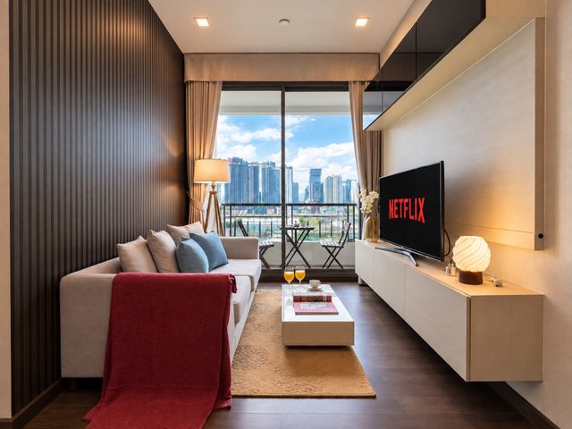 Co-Property - Q Asoke Skywalk Two-Bed | Covered Link to MRT, Balcony, Washer