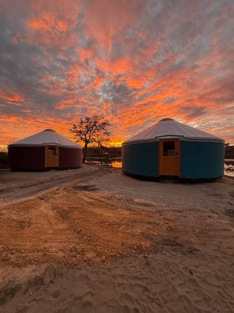 Waterfront Glamping Yurt w/ Dock, Umatilla FL — Umatilla, FL