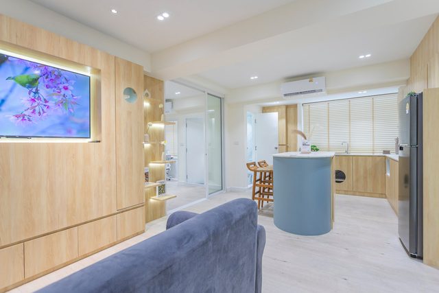 60 Sqm 1 BR w Kitchen & Workspace, Adjustable Desk