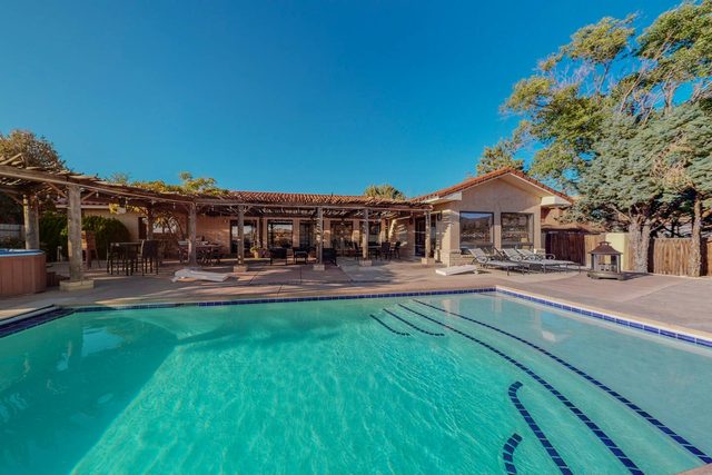 🌄4000ft🏊♂️Pool♨️Hot Tub🧳Sleeps 18 & Mtn Views