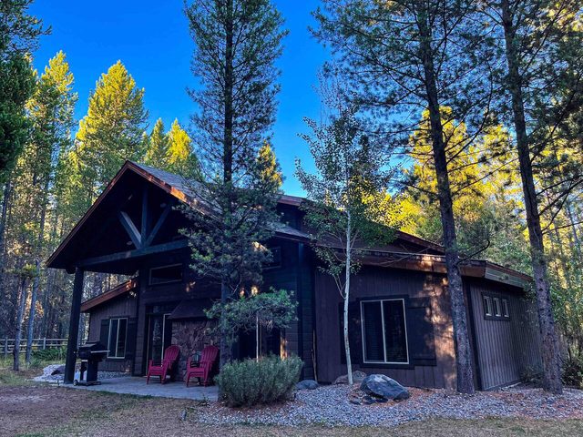 Lazy Daze Lodge on Bill's Island near Yellowstone — Island Park, ID
