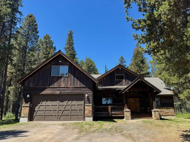Henry’s Rustic Retreat- 20 miles to Yellowstone! 