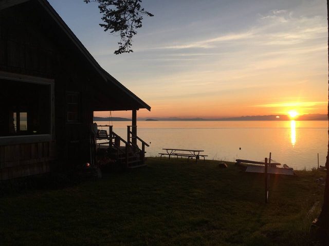 The Lodge: Private beach, kayaks, hot tub, bikes, — Eastsound, WA