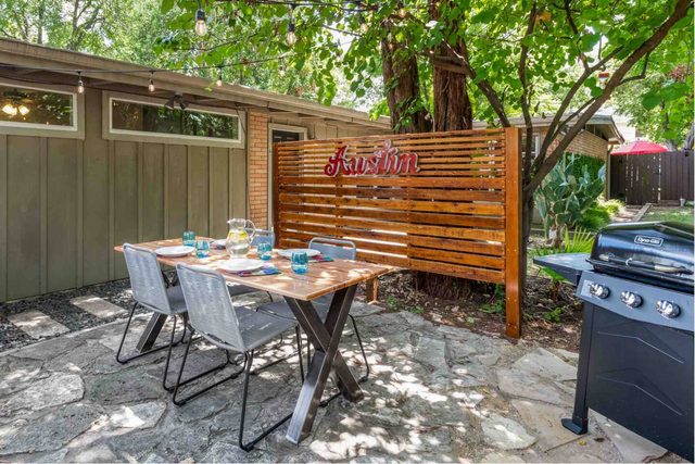 10mins Downtown, Next to UT, Outdoor Dining &Grill — Austin, TX