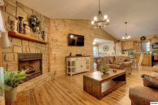 10 Min to PF, 3 bedroom, Hot Tub, Fire Pit  — Sevierville, TN
