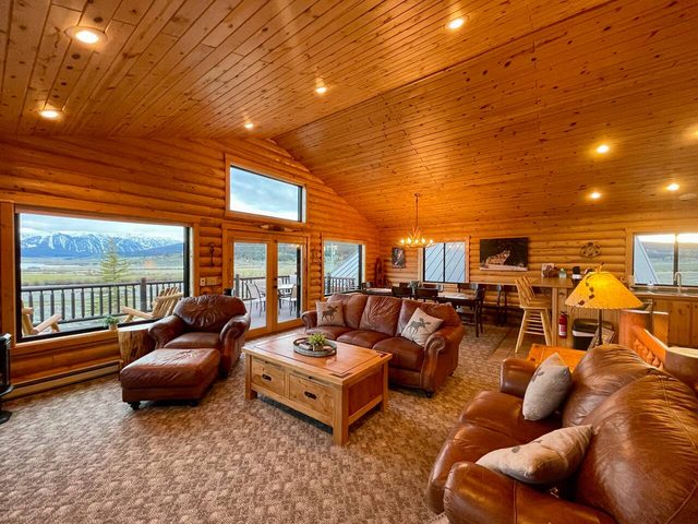 Elk Lake Lodge - Henry's Lake View! — Island Park, ID