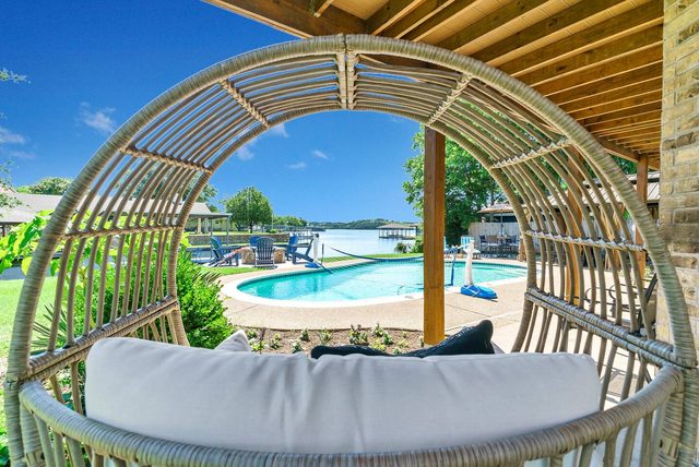 HUGE Lakefront/Fire Pit/TWO Game Rooms/Pool