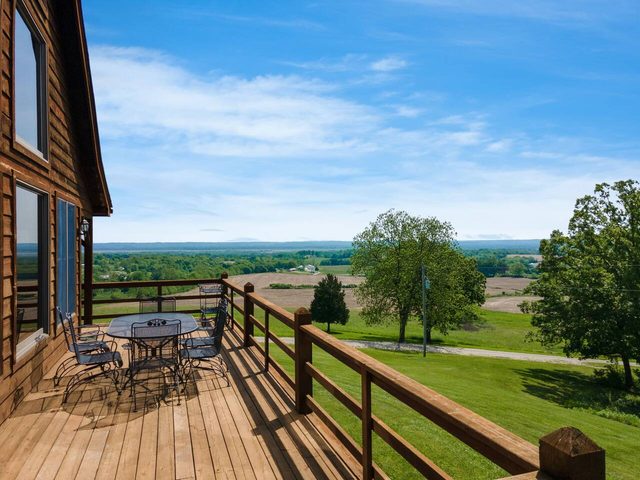 Peaceful Cabin with Extraordinary Views with Local Golf Opportunities — Elsberry, MO