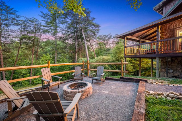 Piney Hop — Sevierville, TN