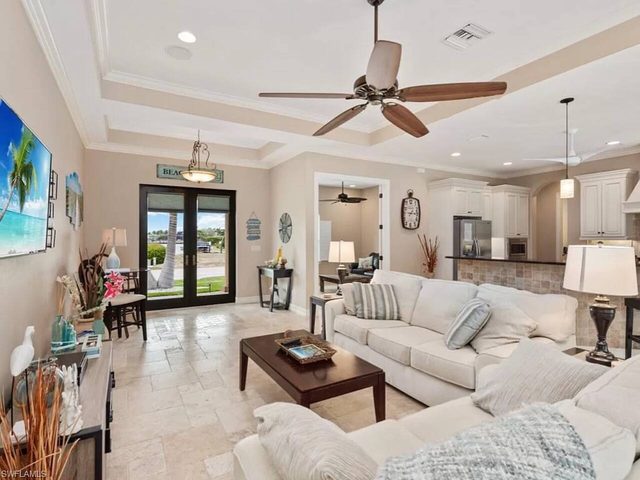 Luxury, pool w lanai, bbq, 5 min walk to the beach — Marco Island, FL