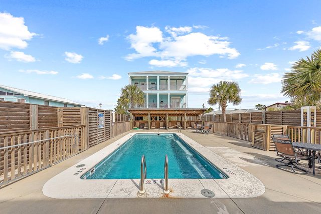 Pool + Cabana, Fire Pit, 4 min walk to beach! — Gulf Shores, AL
